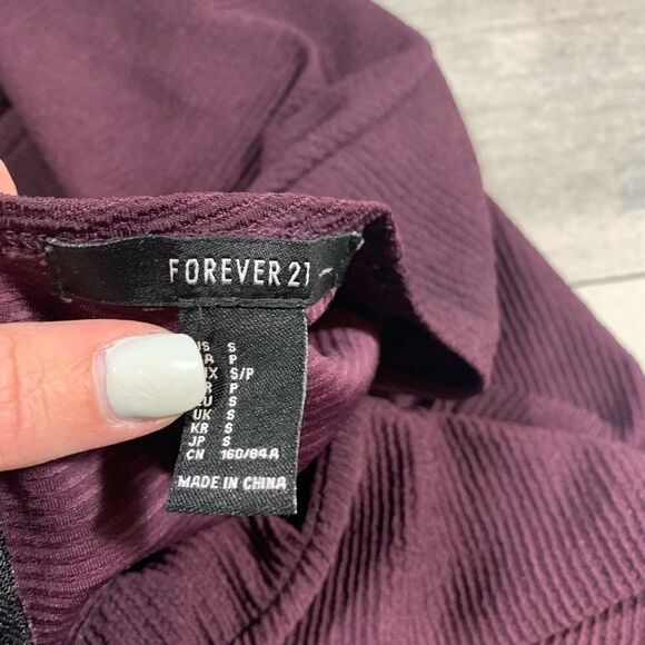 Forever 21 Ribbed Plum Long Sleeve Crop Top – Size Small - Picture 5 of 6